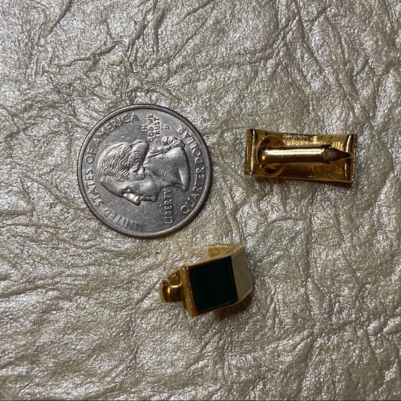 Vintage Green & Cream Enamel Clip On Earrings - Picture 6 of 6